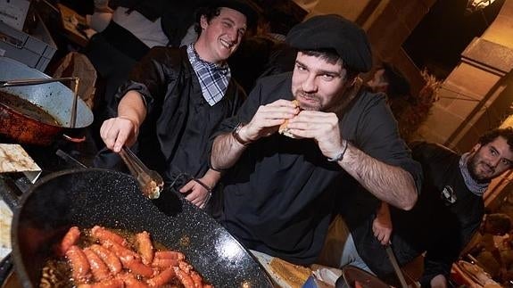 Vendidos casi 9.500 kilos de txistorra en la feria de Santo Tomás