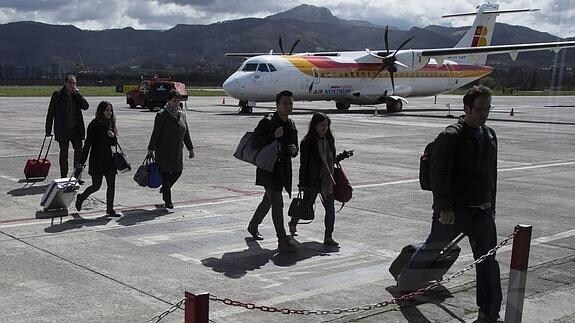 El aeropuerto de Hondarribia cerró el 2015 con 255.071 pasajeros, un 3,9% más que en 2014