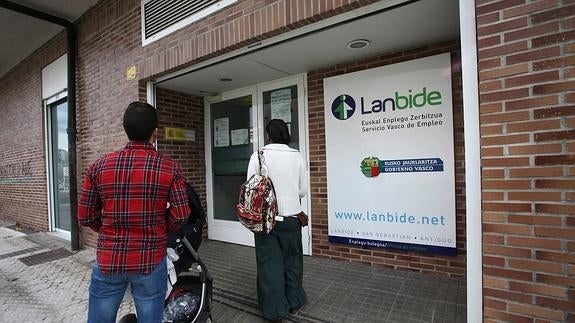 Gipuzkoa redujo un 27,5% su cifra de parados en 2015
