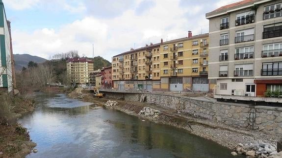 4.000 bizilagunen hondakin-urak, Adunako araztegira