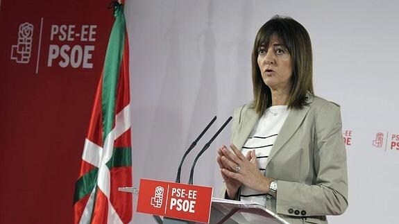 La secretaria general del PSE-EE, Idoia Mendia, en la rueda de prensa que ha ofrecido en Bilbao.
