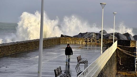 Desde el sábado Gipuzkoa se encuentra en alerta por fuerte oleaje
