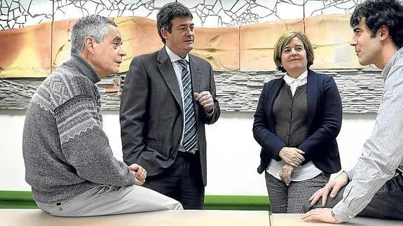 De izquierda a derecha, Luis Cañada, José María Candina, Begoña Etxebarria y Óscar Álvarez. 