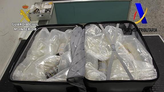 Una de las maletas interceptadas en Loiu.