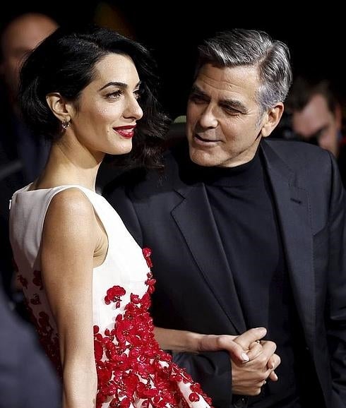 Los Clooney recaudan fondos para Hillary