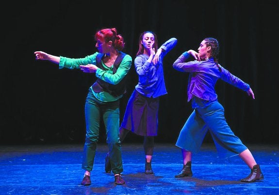 Danza. Tres bailarinas dan vida a personajes de otro planeta en la función que llega mañana al Coliseo.