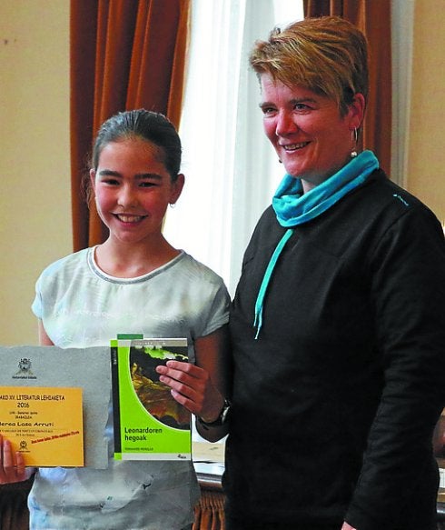 Pozik. Nerea Lasa eta Begoña Garate; Marina Aranes eta Arantza Agirrezabalaga; eta Aingerua Aizpurua eta Jon Ander de la Hoz. 