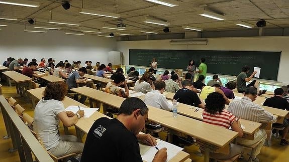 OPE de Osakidetza en el Aulario de la UPV en 2012. 