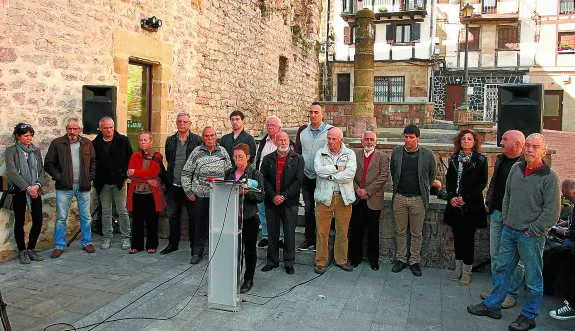 Iniciativa de Diálogo. La mayoría de los participantes en las conversaciones mantenidas durante más de 3 años, ayer en Jautarkol. 