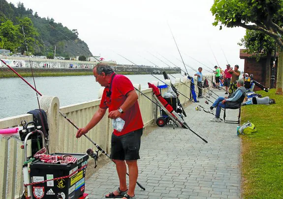 Los pescadores tienen una cita este próximo domingo en Deba. 