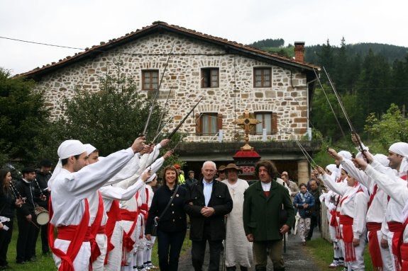 Llegada de la reliquia de la Cruz a Mirandaola, lugar donde apareció en 1580. 