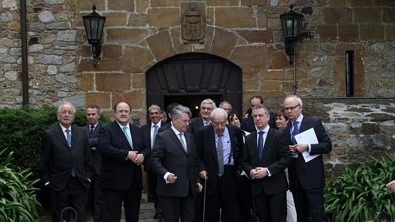 El lehendakari ha asistido a un acto para hacer balance del convenio de colaboración suscrito entre el Gobierno Vasco y Petronor 