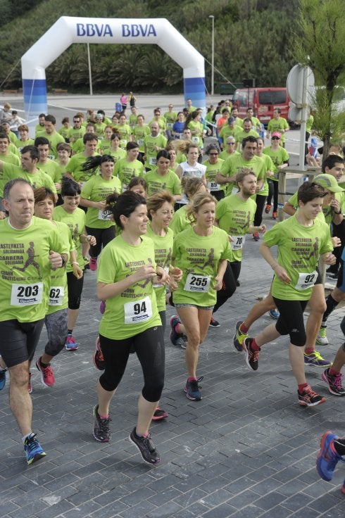 La carrera solidaria comenzó en Sagüés. 