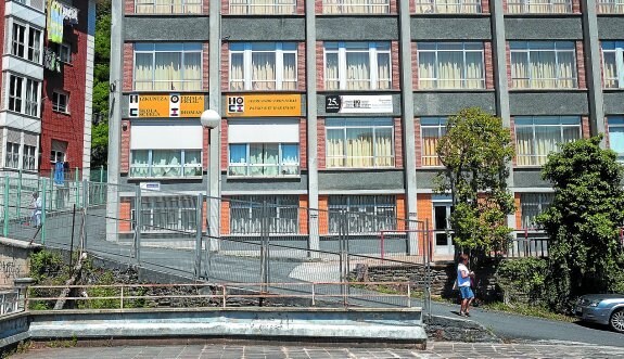 Sede. La Escuela Oficial de Idiomas impartirá clases más allá de los límites de sus instalaciones de la calle Jardiñeta. 