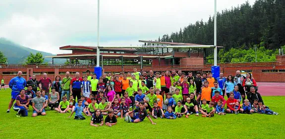 El rugby se ha acercado a los niños y niñas de todas las edades y los rectores del Eibar Rugby Taldea están satisfechos con la gran acogida. 
