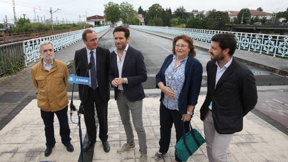 El PP ha celebrado un acto electoral en el puente internacional de Santiago en Irun.