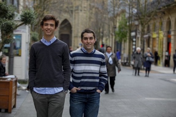 Los estudiantes Gonzalo Rosillo y Enrique Estefanía consideran básico «prestar atención en clase al profesor». 