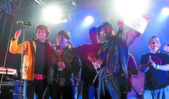 El cuarteto zarauztarra recogiendo el premio en MusikIrun.