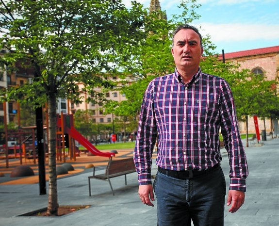 El errenteriarra José Ángel Sánchez, hijo de extremeños, preside la federación que integra 21 casas regionales de Gipuzkoa.