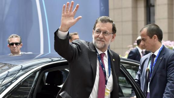 Rajoy viajó ayer a Bruselas para participar en la cumbre que analizará la salida de Reino Unido de la Unión Europea.