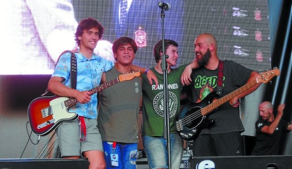 The Nephews. Jaime Peinado, Luca Grassi, Iñigo Samaniego y Ekaitz Iribar, tras proclamarse campeones en la final celebrada el pasado sábado en Getafe.