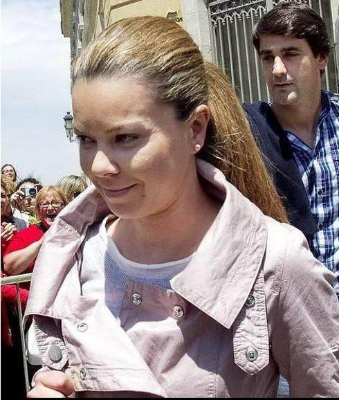 María José Campanario, acusada de trato preferencial, responde a las críticas