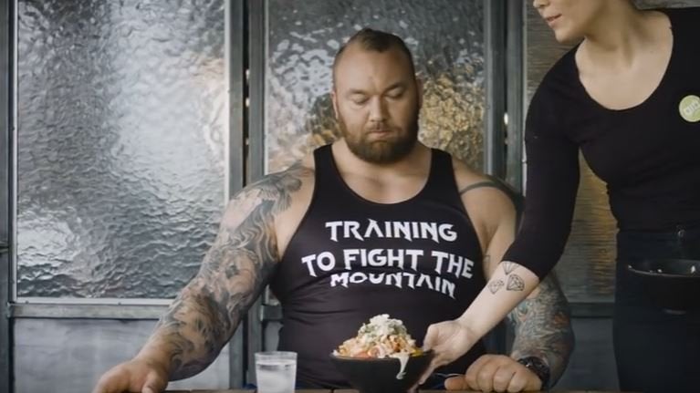 El anuncio muestra el día a día del actor que interpreta a 'La montaña' en 'Juego de tronos'. 