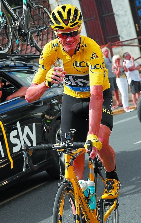 Froome celebra su triunfo durante la etapa de ayer.