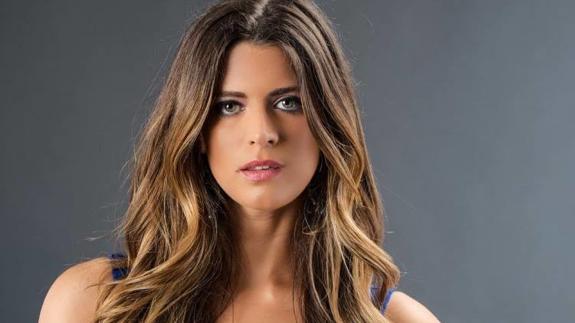 Una modelo revoluciona las redes al mostrar su verdadero rostro