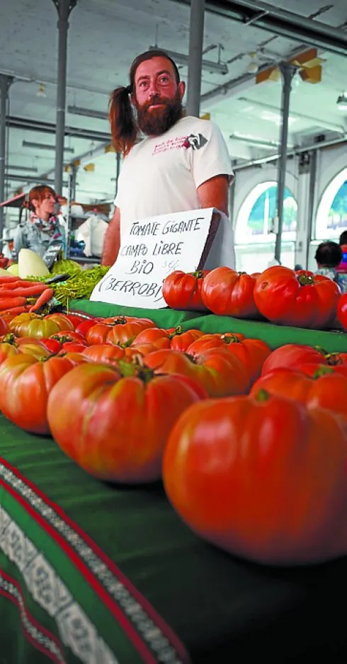 Tomates gigantes del puesto de Barazki bizidunak. 