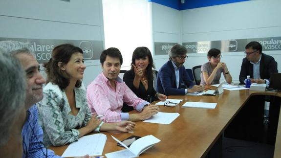 El PP ha reunido a su comité de campaña en Bilbao.