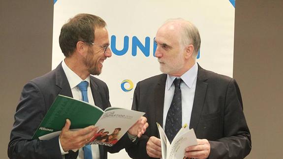 El presidente y el delegado territoriales de la ONCE en Euskadi, Javier Domínguez y Juan Carlos Andueza, respectivamente.