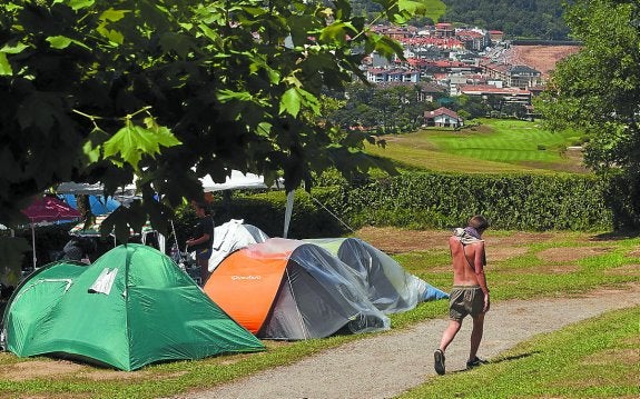 El suceso se produjo el miércoles de madrugada en las inmediaciones del camping.