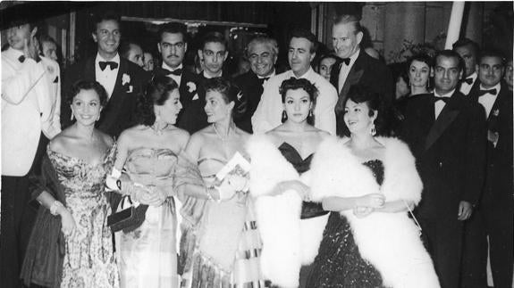 Actores asistentes al Primer Festival de Cine de San Sebastián de 1953, entre ellos; Paquita Rico, Carmen Sevilla, Conchita Bautista y Marujita Díaz. 