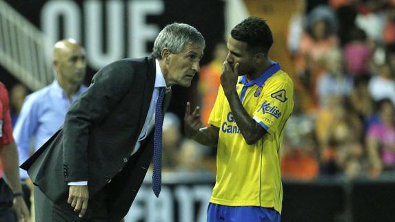 Quique Setien y Jonathan Viera, dos de los responsables del buen momento de la U. D. Las Palmas. 