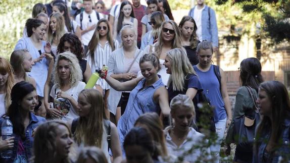 Atzerriko ikasleak, harrera saioaren ondotik.