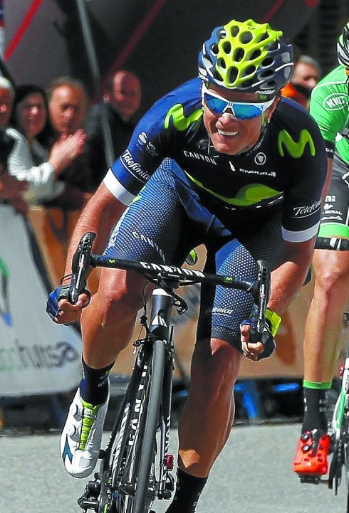 Carlos Betancurt, ganando en la Vuelta a Asturias. 