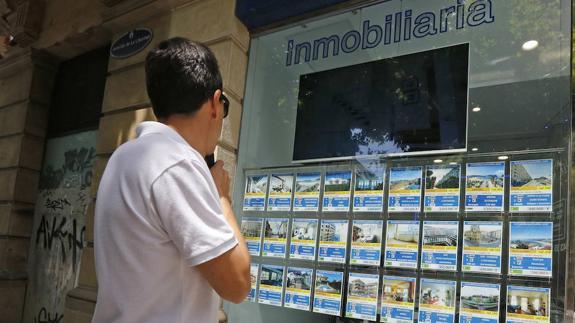 Las hipotecas sobre viviendas caen un 22,6 % en Euskadi en julio