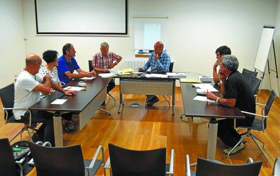 Bilkura. Asteazkenean egin zen Ezkio-Itsasoko udaletxean. 