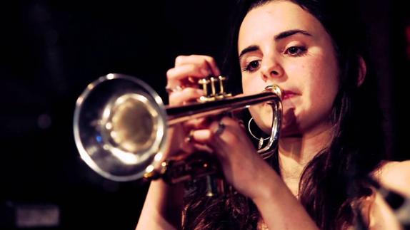 Andrea Motis, Tangerren aritu den jazzwoman gaztea.