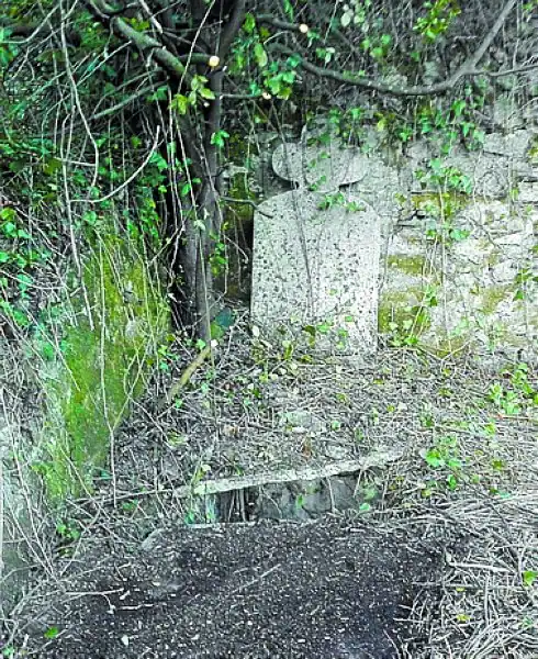 Una lápida antigua. 