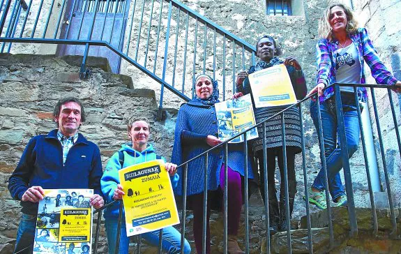 Presentación de Bizilagunak con sus primeros participantes y la escaladora Esther Cruz. 