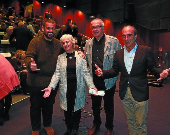 David de Jorge, Mari Carmen Garmendia, Koldo Aulestia y Luis Chillida, en el Aquarium. 
