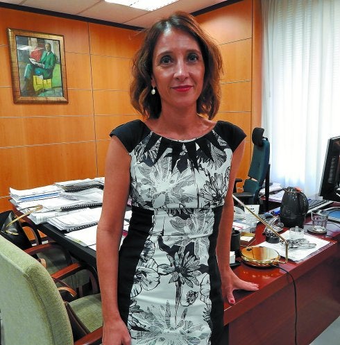 Sonia Ramos, en su despacho en la Dirección General de Apoyo a las Víctimas del Terrorismo.