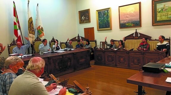 El pleno ordinario celebrado ayer tuvo una duración de tres horas. 