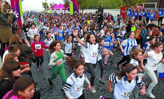 La carrera infantil de Unicef, ayer en Donostia. 