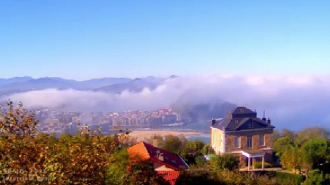 El vídeo de Helliworx muestra cómo entro la niebla en Donostia el pasado domingo. 