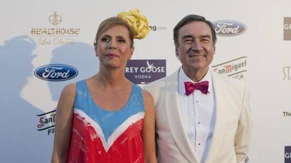 Ágatha Ruiz de la Prada y Pedro J. Ramírez. 