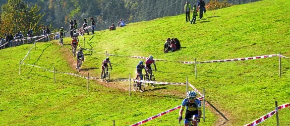 Los parajes de Urtatza Zahar, transformados en una gran pista de ciclo cross, el pasado martes.