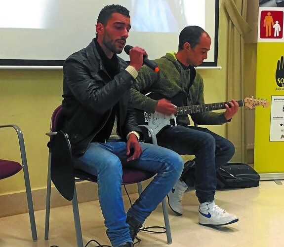 Actuación musical en la presentación del proyecto en Biteri. 
